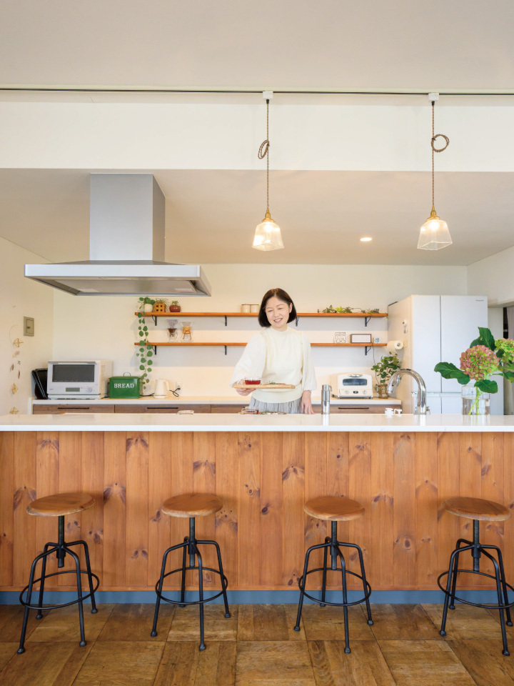 思い出と木のぬくもりをつなぐ、カフェの店舗リノベーション施工事例のインデックス写真です。【店舗リノベ｜北欧ナチュラル｜カフェ｜アイリーフラボ｜京都】