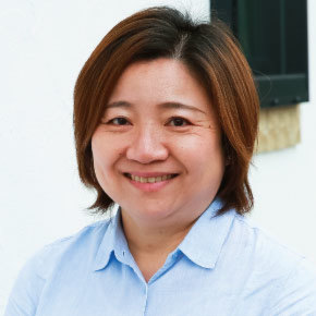 経理担当細木　千鶴