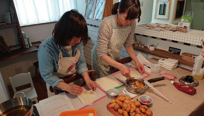 ナチュラルな家　かわいいお家　京都　パンつくり