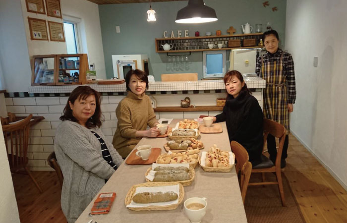 ナチュラルな家　かわいいお家　京都　パンつくり