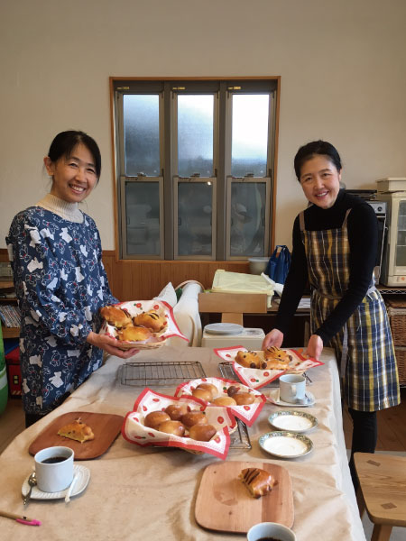 ナチュラルな家　かわいいお家　京都　パンつくり