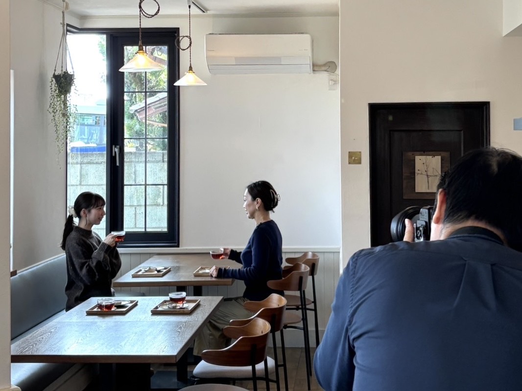 U様店舗　テーブル席撮影風景