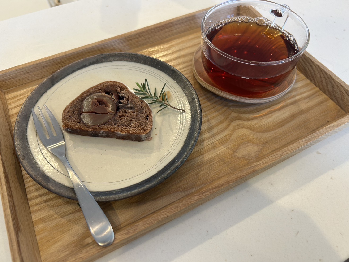 U様店舗　いただいた紅茶とシュトーレン